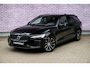 Volvo V60 T8 Plug-in Hybrid AWD Plus Dark | PHEV Long Range | Trekhaak | Sportstoelen | Panoramadak | Harman Kardon Audio | Head-up Display | 360 Graden Camera | Stoelverwarming voor en achter | Keyless Entry | Elektrische Achterklep | Elektrisch Verstelbare Voorstoelen | Cruise Control Adaptief | BLIS | Google Navigatie | Apple Carplay | Android Auto