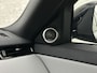 Land Rover Range Rover Evoque 1.5 P300e AWD R-Dynamic | Panorama | Leder | Meridian-Sound | Black-Optic | Sfeerverlichting | Stoelverwarming | Stuurverwarming | Camera | Elek. Achterklep | Voorruit Verwarming | Elektrische Stoelen | Lane Assist |