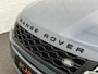 Land Rover Range Rover Evoque 1.5 P300e AWD R-Dynamic | Panorama | Leder | Meridian-Sound | Black-Optic | Sfeerverlichting | Stoelverwarming | Stuurverwarming | Camera | Elek. Achterklep | Voorruit Verwarming | Elektrische Stoelen | Lane Assist |