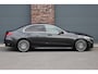 Mercedes-Benz C-klasse 200 AMG Line | Panoramadak | Distronic+ | Camera | Sfeerverlichting Premium | Zitcomfortpakket | Stoelverwarminig | Geluidsisolerend Glas |
