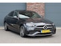 Mercedes-Benz C-klasse 200 AMG Line | Panoramadak | Distronic+ | Camera | Sfeerverlichting Premium | Zitcomfortpakket | Stoelverwarminig | Geluidsisolerend Glas |