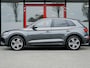 Audi Q5 40 TDI quattro S edition | 3x S-Line | Stoelverwarming | Virtual Cockpit | Camera | NW Model | Black Optic | LED Koplampen | Cruise Control | Climate Control | Parkeersensoren | Daytona Grijs Parelmoer Lak |