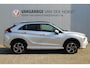 Mitsubishi Eclipse Cross 2.4-188pk PHEV 'Instyle'. Zeer nette en luxe Mitsubishi Eclipse plug-in-hybride, slechts 61.424km ! Autm. airco dual, adapt. cruise cntrl, Apple carplay/Android auto, trekhaak, telefoonvoorb., stoel- en achterbankverw., camera v+a, LED verl. etc. etc.