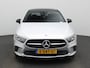 Mercedes-Benz A-klasse 200 Premium Plus VERWACHT !!! | AUTOMAAT | PANORAMADAK | VIRTUEEL | STOELVERWARMING | NAVIGATIE | CAMERA | SPORTSTOELEN | HAL-LEER | CLIMA | CRUISE | SFEERVERLICHTING | LMV | LED | 12 MAANDEN BOVAG GARANTIE |