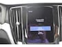 Volvo V60 T6 340PK Automaat Recharge AWD Business Pro Road Sign Information / Adaptieve Cruise Control / 18" lichtmetalen velgen / Stoelverwarming / Stuurwielverwarming /