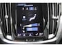 Volvo V60 T6 340PK Automaat Recharge AWD Business Pro Road Sign Information / Adaptieve Cruise Control / 18" lichtmetalen velgen / Stoelverwarming / Stuurwielverwarming /