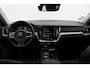 Volvo V60 T6 340PK Automaat Recharge AWD Business Pro Road Sign Information / Adaptieve Cruise Control / 18" lichtmetalen velgen / Stoelverwarming / Stuurwielverwarming /