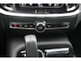 Volvo V60 T6 340PK Automaat Recharge AWD Business Pro Road Sign Information / Adaptieve Cruise Control / 18" lichtmetalen velgen / Stoelverwarming / Stuurwielverwarming /