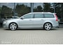 Volvo V70 2.0T R-Edition | High performance sound | Stoelverwarming | Camera | Automaat | Zeer netjes | Trekhaak | Vernieuwde automaat