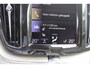 Volvo XC60 2.0 B5 Inscription | Trekhaak| | Adaptieve Cruise Control| Alarm klasse 3| Stoel- en stuurwielverwarming| Standkachel| Extra getint glas| 20"Lichtmetalen velgen| Verwarmbare voorruit
