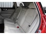 Volvo XC60 2.0 B5 Inscription | Trekhaak| | Adaptieve Cruise Control| Alarm klasse 3| Stoel- en stuurwielverwarming| Standkachel| Extra getint glas| 20"Lichtmetalen velgen| Verwarmbare voorruit