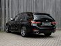 BMW 3-Serie Touring 320e LCi |Keyless|LED|HUD|Trekhaak|Camera|18''|MemoryStoel|DAB+|Stoelverwarming|PrivacyGlas|DEALER ONDH.|
