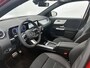 Mercedes-Benz GLA 250 e 140 Year Edition | Plus pakket | Nightpakket | Parkeerpakket | Trekhaak | Panoramaschuifdak | 20” multispaaks lichtmetalen velgen | Warmtewerend, donkergetint glas |