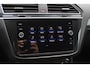 Volkswagen Tiguan 1.5 TSI ACT Highline Business 3x R-line / Trekhaak / 360Camera / Navigatie / 20'' / Stoelverwarming / Dodehoek / DAB / ACC