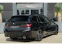 BMW 3-Serie Touring 320e | 204 PK | M Sportpakket | Panoramadak | Head-up display | Achteruitrijcamera | BMW 3 Serie Touring 320e M Sport met 2.0 viercilinder benzinemotor en plug-in hybride aandrijving, voorzien van panoramadak, Head-up display, navigatiesysteem, Apple CarPlay/Android Auto, Par