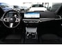 BMW 3-Serie Touring 320e | 204 PK | M Sportpakket | Panoramadak | Head-up display | Achteruitrijcamera | BMW 3 Serie Touring 320e M Sport met 2.0 viercilinder benzinemotor en plug-in hybride aandrijving, voorzien van panoramadak, Head-up display, navigatiesysteem, Apple CarPlay/Android Auto, Par
