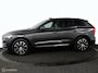 Volvo XC60 2.0 T6 Plug-in hybrid AWD Plus Dark | Adaptieve Cruise | Panoramadak | Trekhaak | BLISS | Verwarmbare Voorstoelen & Stuurwiel | Contour Stoelen