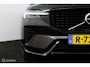 Volvo XC60 2.0 T6 Plug-in hybrid AWD Plus Dark | Adaptieve Cruise | Panoramadak | Trekhaak | BLISS | Verwarmbare Voorstoelen & Stuurwiel | Contour Stoelen