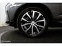 Volvo XC60 2.0 T6 Plug-in hybrid AWD Plus Dark | Adaptieve Cruise | Panoramadak | Trekhaak | BLISS | Verwarmbare Voorstoelen & Stuurwiel | Contour Stoelen
