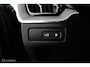 Volvo XC60 2.0 T6 Plug-in hybrid AWD Plus Dark | Adaptieve Cruise | Panoramadak | Trekhaak | BLISS | Verwarmbare Voorstoelen & Stuurwiel | Contour Stoelen