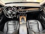 Alfa Romeo Stelvio 2.0 T AWD First Edition, 280Pk, 2017, 2de eigenaar, Volledig leder, Stoel+stuur verwarming, Climate control, Parkeersensoren, 20" velgen, Schakelflippers,