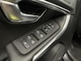 Volvo V40 1.6 T3 Summum PANO LEER CAMERA NAVIGATIE ECC CRUISE LM.