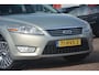 Ford Mondeo 2.0-16V Ghia Nederlandse auto 108398 NAP dealeronderhouden laatste beurt bij 107000km met oa navigatie lmv trekhaak pdc cruise control nette auto!!