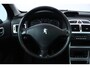 Peugeot 307 SW 2.0-16V Pack/ D-Riem verv: 186.000 KM!/ 7-PERSOONS!/ 17'' LMV/ Trekhaak/ Panorama-Dak/ 17'' LMV/ Clima/ Cruise/ Elek. pakket/ Radio-CD/ Extra getint glas/ Mistl./ PDC/ Armsteun/ LEDER. Stuur.