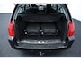 Peugeot 307 SW 2.0-16V Pack/ D-Riem verv: 186.000 KM!/ 7-PERSOONS!/ 17'' LMV/ Trekhaak/ Panorama-Dak/ 17'' LMV/ Clima/ Cruise/ Elek. pakket/ Radio-CD/ Extra getint glas/ Mistl./ PDC/ Armsteun/ LEDER. Stuur.