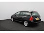 Peugeot 307 SW 2.0-16V Pack/ D-Riem verv: 186.000 KM!/ 7-PERSOONS!/ 17'' LMV/ Trekhaak/ Panorama-Dak/ 17'' LMV/ Clima/ Cruise/ Elek. pakket/ Radio-CD/ Extra getint glas/ Mistl./ PDC/ Armsteun/ LEDER. Stuur.