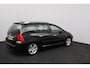 Peugeot 307 SW 2.0-16V Pack/ D-Riem verv: 186.000 KM!/ 7-PERSOONS!/ 17'' LMV/ Trekhaak/ Panorama-Dak/ 17'' LMV/ Clima/ Cruise/ Elek. pakket/ Radio-CD/ Extra getint glas/ Mistl./ PDC/ Armsteun/ LEDER. Stuur.