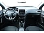 Peugeot 208 1.2 PureTech Signature/ INCLUSIEF NIEUWE DISTRIBUTIESET! Apple + Android/ Navi/ DAB+/ Airco/ Cruise/ Elek. pakket/ Isofix/ Bluetooth/ Armsteun/ Multi. LEDER. Stuur/ Mistl./ PDC/ Extra getint glas.