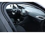 Peugeot 208 1.2 PureTech Signature/ INCLUSIEF NIEUWE DISTRIBUTIESET! Apple + Android/ Navi/ DAB+/ Airco/ Cruise/ Elek. pakket/ Isofix/ Bluetooth/ Armsteun/ Multi. LEDER. Stuur/ Mistl./ PDC/ Extra getint glas.