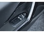 Peugeot 208 1.2 PureTech Signature/ INCLUSIEF NIEUWE DISTRIBUTIESET! Apple + Android/ Navi/ DAB+/ Airco/ Cruise/ Elek. pakket/ Isofix/ Bluetooth/ Armsteun/ Multi. LEDER. Stuur/ Mistl./ PDC/ Extra getint glas.