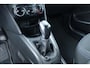 Peugeot 208 1.2 PureTech Signature/ INCLUSIEF NIEUWE DISTRIBUTIESET! Apple + Android/ Navi/ DAB+/ Airco/ Cruise/ Elek. pakket/ Isofix/ Bluetooth/ Armsteun/ Multi. LEDER. Stuur/ Mistl./ PDC/ Extra getint glas.