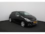 Peugeot 208 1.2 PureTech Signature/ INCLUSIEF NIEUWE DISTRIBUTIESET! Apple + Android/ Navi/ DAB+/ Airco/ Cruise/ Elek. pakket/ Isofix/ Bluetooth/ Armsteun/ Multi. LEDER. Stuur/ Mistl./ PDC/ Extra getint glas.