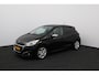 Peugeot 208 1.2 PureTech Signature/ INCLUSIEF NIEUWE DISTRIBUTIESET! Apple + Android/ Navi/ DAB+/ Airco/ Cruise/ Elek. pakket/ Isofix/ Bluetooth/ Armsteun/ Multi. LEDER. Stuur/ Mistl./ PDC/ Extra getint glas.