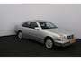 Mercedes-Benz E-klasse 280 Classic/ 6-Cilinder!/ Automaat/ Schuif-Kantel Dak!/ Cruise/ Airco/ Radio/ Elek.Pakket/ Metalic lak/ C.V.Afstand.