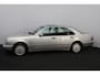 Mercedes-Benz E-klasse 280 Classic/ 6-Cilinder!/ Automaat/ Schuif-Kantel Dak!/ Cruise/ Airco/ Radio/ Elek.Pakket/ Metalic lak/ C.V.Afstand.