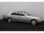 Mercedes-Benz E-klasse 280 Classic/ 6-Cilinder!/ Automaat/ Schuif-Kantel Dak!/ Cruise/ Airco/ Radio/ Elek.Pakket/ Metalic lak/ C.V.Afstand.