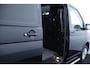 Volkswagen Transporter 2.0 TDI L2H1/ Automaat/ Trekhaak/ Apple + Android/ Stoelverw./ Zij-Schuifdeur Rechts/ Airco/ Navi/ Cruise/ Bluetooth/ Elek.Pakket/ PDC achter.