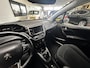 Peugeot 208 1.2 PureTech Signature/ D-Riem verv: 71.000 KM!/ Apple + Android/ Navi/ Airco/ Cruise/ DAB+/ Elek. pakket/ Isofix/ Bluetooth/ Armsteun/ Multi. LEDER. Stuur/ Mistl./ PDC/ LED Dagrijverl.