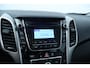 Hyundai i30 CW 1.4 i-Drive/ Stoel + Stuurverw./ 16'' LMV/ Airco/ Cruise/ Elek. pakket/ Isofix/ Bluetooth/ Armsteun/ Multi. LEDER. Stuur/ Mistl./ PDC/ LED Dagrijverl.