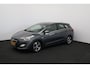 Hyundai i30 CW 1.4 i-Drive/ Stoel + Stuurverw./ 16'' LMV/ Airco/ Cruise/ Elek. pakket/ Isofix/ Bluetooth/ Armsteun/ Multi. LEDER. Stuur/ Mistl./ PDC/ LED Dagrijverl.