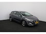 Hyundai i30 CW 1.4 i-Drive/ Stoel + Stuurverw./ 16'' LMV/ Airco/ Cruise/ Elek. pakket/ Isofix/ Bluetooth/ Armsteun/ Multi. LEDER. Stuur/ Mistl./ PDC/ LED Dagrijverl.