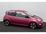 Renault Twingo 1.2 16V Authentique/ D-Riem verv: 93.000 KM!/ 15'' LMV/ Extra getint glas/ Airco/ Cruise/ Elek. pakket/ Isofix/ AUX & USB/ Multi. LEDER. Stuur/ Verstelbare achterstoelen.