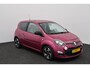 Renault Twingo 1.2 16V Authentique/ D-Riem verv: 93.000 KM!/ 15'' LMV/ Extra getint glas/ Airco/ Cruise/ Elek. pakket/ Isofix/ AUX & USB/ Multi. LEDER. Stuur/ Verstelbare achterstoelen.