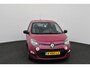 Renault Twingo 1.2 16V Authentique/ D-Riem verv: 93.000 KM!/ 15'' LMV/ Extra getint glas/ Airco/ Cruise/ Elek. pakket/ Isofix/ AUX & USB/ Multi. LEDER. Stuur/ Verstelbare achterstoelen.