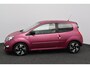 Renault Twingo 1.2 16V Authentique/ D-Riem verv: 93.000 KM!/ 15'' LMV/ Extra getint glas/ Airco/ Cruise/ Elek. pakket/ Isofix/ AUX & USB/ Multi. LEDER. Stuur/ Verstelbare achterstoelen.