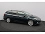 Opel Astra Sports Tourer 1.0 Turbo Edition/ 17'' LMV/ Extra getint glas/ Apple Carplay/ DAB+/ Navi/ Clima/ Cruise/ Isofix/ Bluetooth/ Armsteun/ Multi. LEDER. Stuur/ Mistl./ PDC V+A/ LED Dagrijverl.